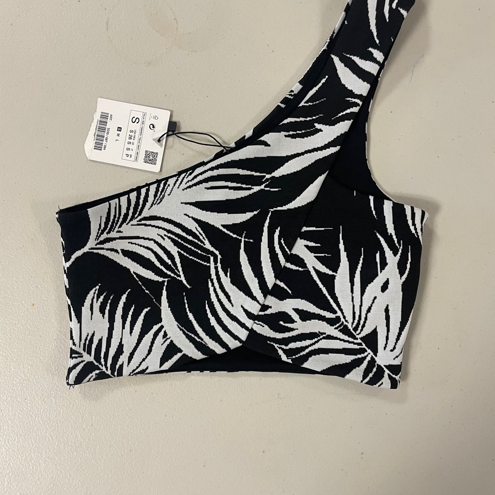 Zara Black and White Leaf Pattern Crop Top - Picture 2 of 3